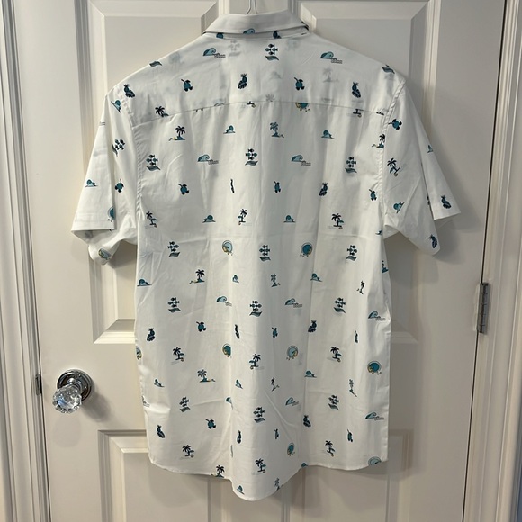 NWOT Men’s Button-down Hawaiian Shirt - Picture 2 of 5